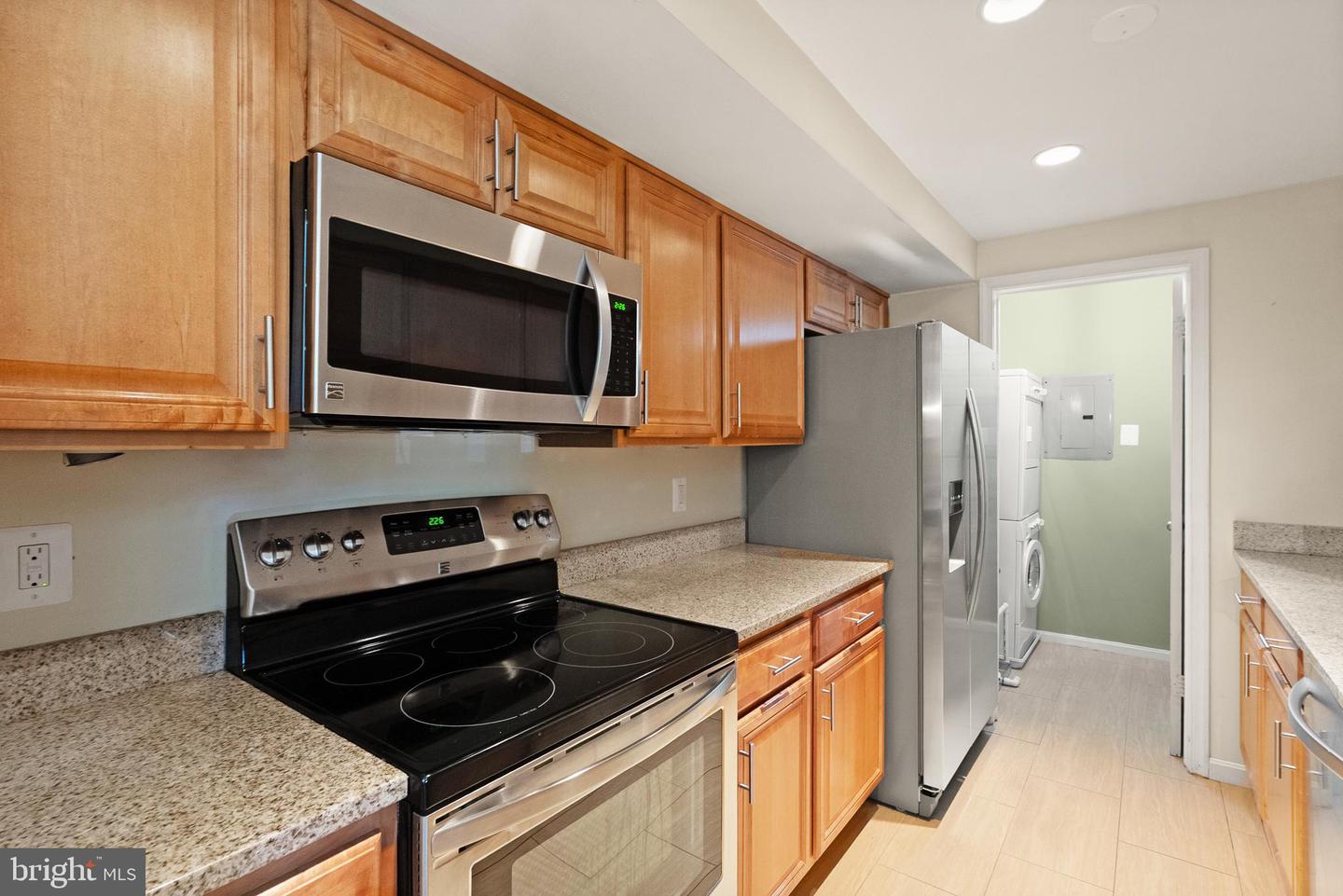 6905-B KEYSER WAY, ALEXANDRIA, Virginia 22310, 2 Bedrooms Bedrooms, ,2 BathroomsBathrooms,Residential,For sale,6905-B KEYSER WAY,VAFX2276352 MLS # VAFX2276352