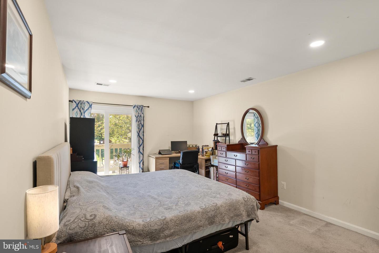 6905-B KEYSER WAY, ALEXANDRIA, Virginia 22310, 2 Bedrooms Bedrooms, ,2 BathroomsBathrooms,Residential,For sale,6905-B KEYSER WAY,VAFX2276352 MLS # VAFX2276352