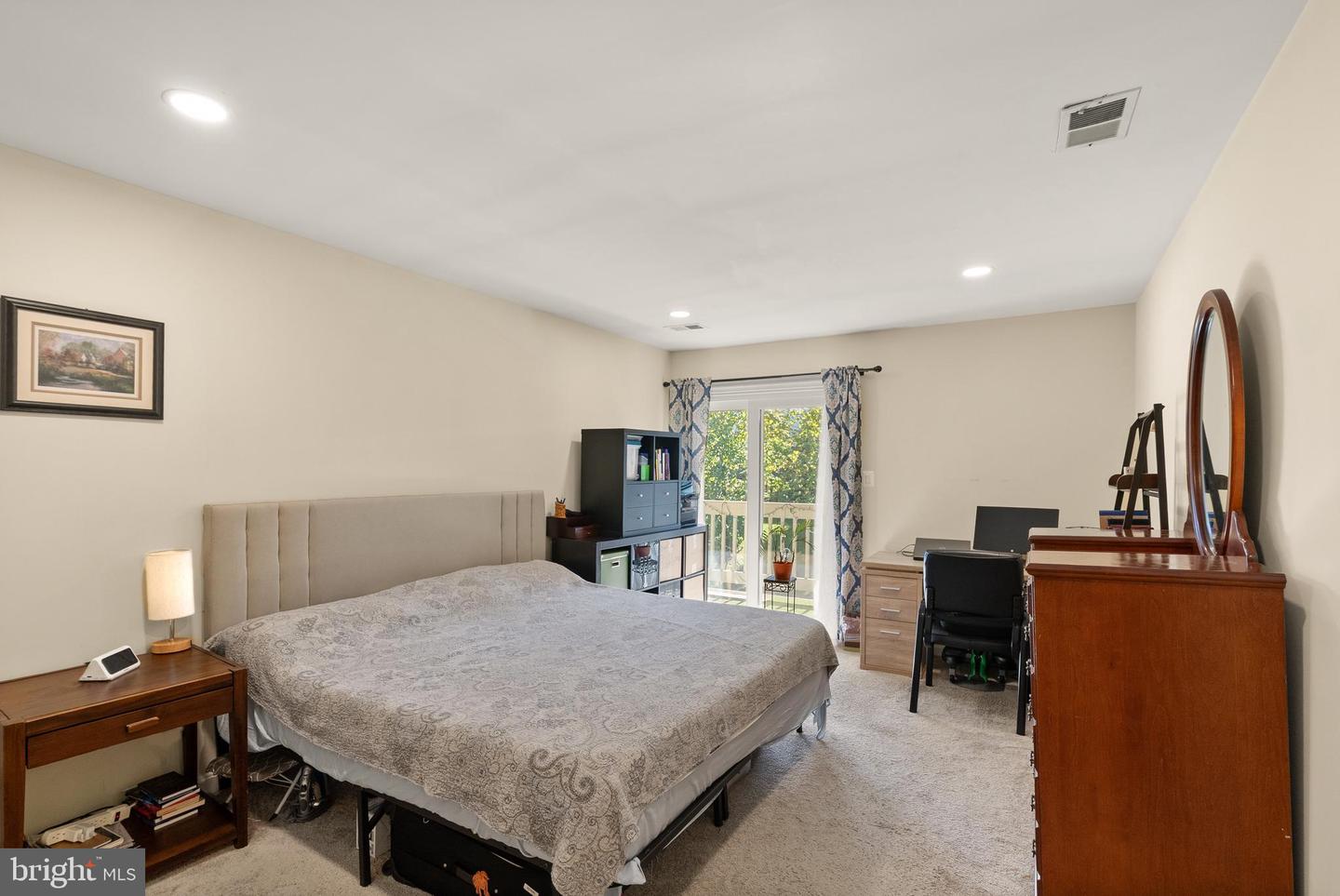 6905-B KEYSER WAY, ALEXANDRIA, Virginia 22310, 2 Bedrooms Bedrooms, ,2 BathroomsBathrooms,Residential,For sale,6905-B KEYSER WAY,VAFX2276352 MLS # VAFX2276352