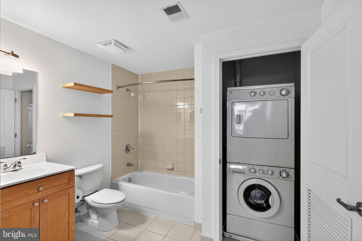 2001 15TH ST N #420, ARLINGTON, Virginia 22201, 1 Bedroom Bedrooms, ,1 BathroomBathrooms,Residential,For sale,2001 15TH ST N #420,VAAR2065304 MLS # VAAR2065304