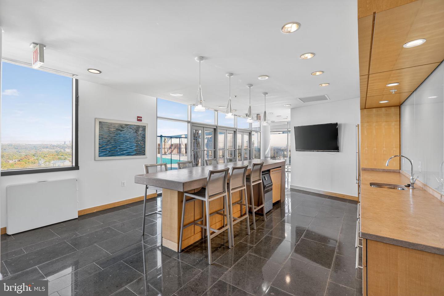 2001 15TH ST N #420, ARLINGTON, Virginia 22201, 1 Bedroom Bedrooms, ,1 BathroomBathrooms,Residential,For sale,2001 15TH ST N #420,VAAR2065304 MLS # VAAR2065304