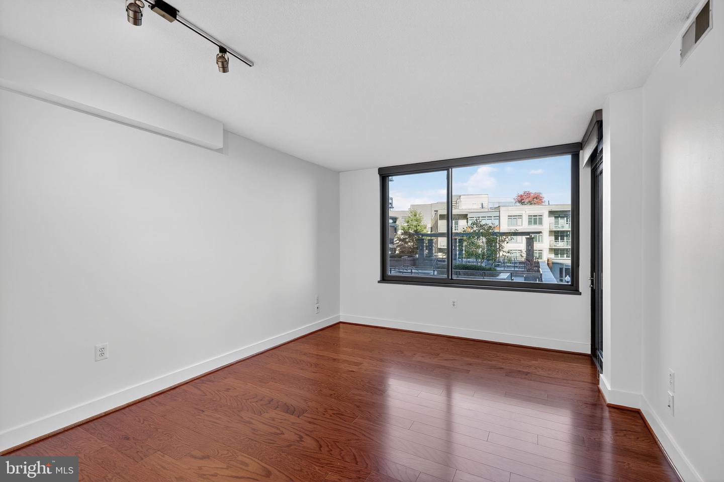 2001 15TH ST N #420, ARLINGTON, Virginia 22201, 1 Bedroom Bedrooms, ,1 BathroomBathrooms,Residential,For sale,2001 15TH ST N #420,VAAR2065304 MLS # VAAR2065304