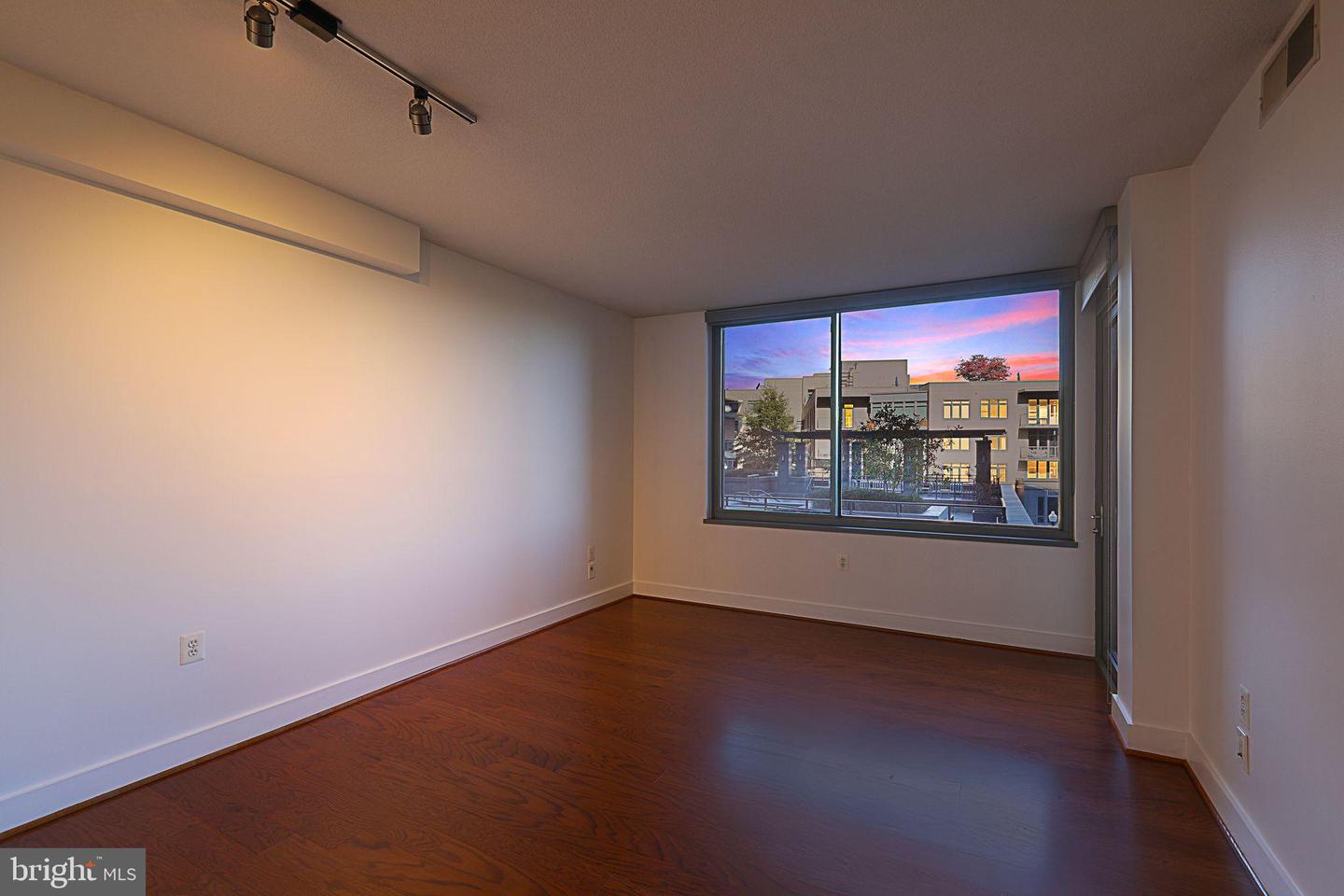 2001 15TH ST N #420, ARLINGTON, Virginia 22201, 1 Bedroom Bedrooms, ,1 BathroomBathrooms,Residential,For sale,2001 15TH ST N #420,VAAR2065304 MLS # VAAR2065304