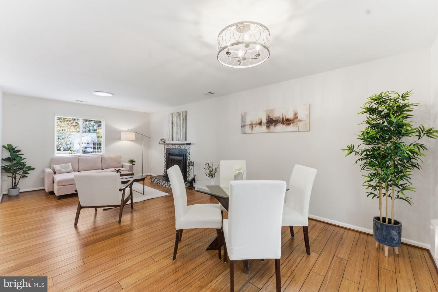 11309 GATESBOROUGH LN, RESTON, Virginia 20191, 3 Bedrooms Bedrooms, 5 Rooms Rooms,2 BathroomsBathrooms,Residential,For sale,11309 GATESBOROUGH LN,VAFX2276082 MLS # VAFX2276082