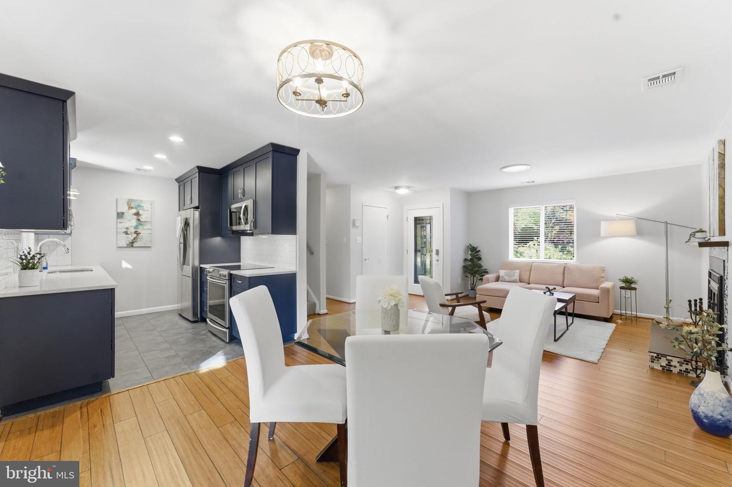 11309 GATESBOROUGH LN, RESTON, Virginia 20191, 3 Bedrooms Bedrooms, 5 Rooms Rooms,2 BathroomsBathrooms,Residential,For sale,11309 GATESBOROUGH LN,VAFX2276082 MLS # VAFX2276082