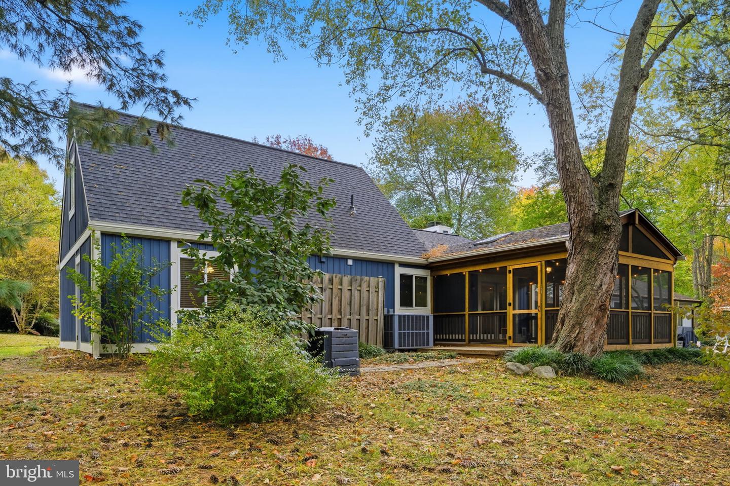 11309 GATESBOROUGH LN, RESTON, Virginia 20191, 3 Bedrooms Bedrooms, 5 Rooms Rooms,2 BathroomsBathrooms,Residential,For sale,11309 GATESBOROUGH LN,VAFX2276082 MLS # VAFX2276082