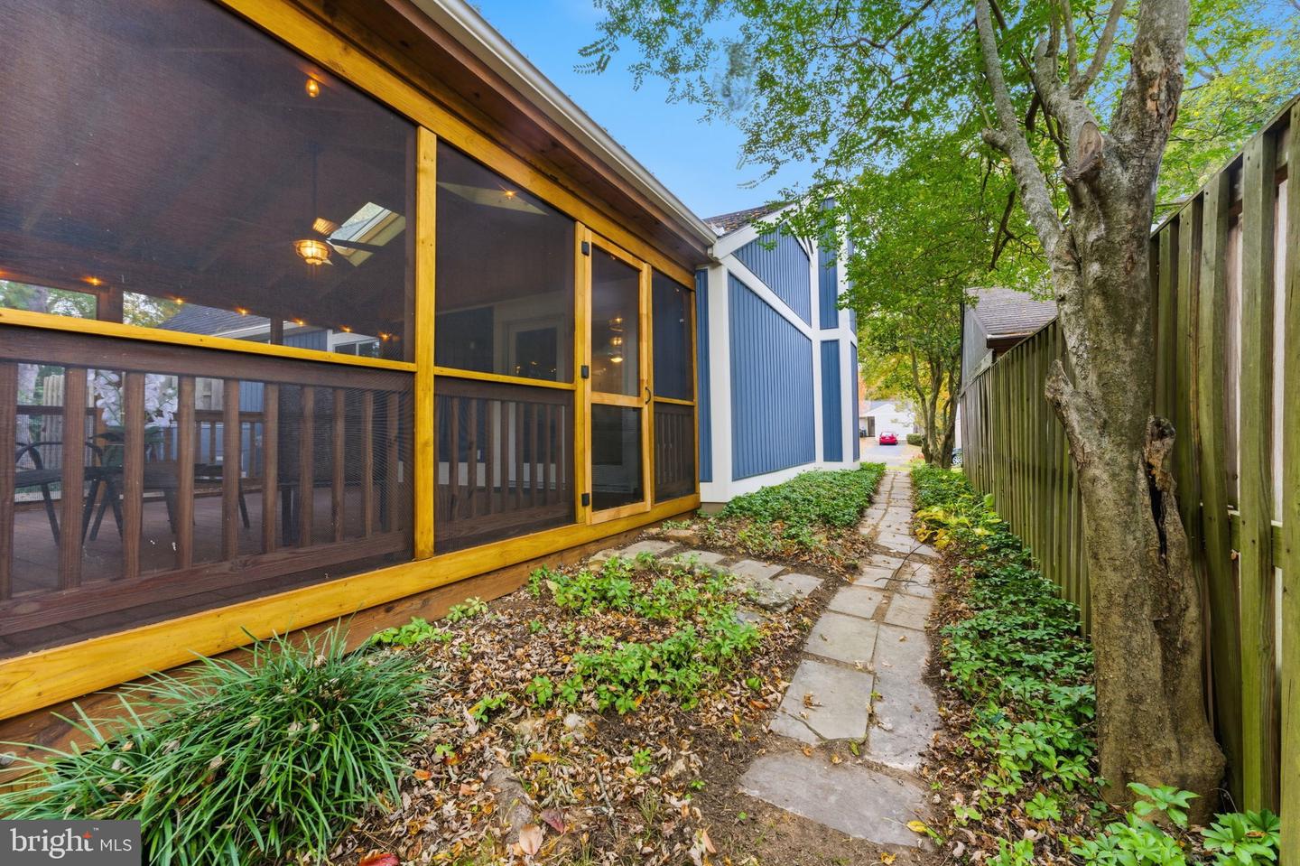 11309 GATESBOROUGH LN, RESTON, Virginia 20191, 3 Bedrooms Bedrooms, 5 Rooms Rooms,2 BathroomsBathrooms,Residential,For sale,11309 GATESBOROUGH LN,VAFX2276082 MLS # VAFX2276082