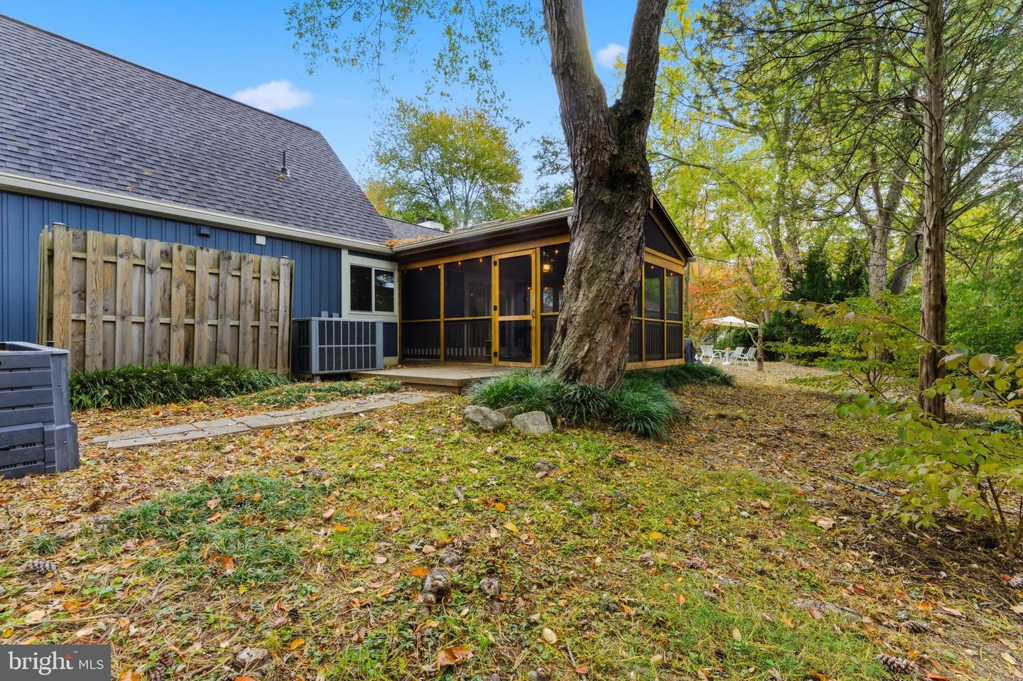 11309 GATESBOROUGH LN, RESTON, Virginia 20191, 3 Bedrooms Bedrooms, 5 Rooms Rooms,2 BathroomsBathrooms,Residential,For sale,11309 GATESBOROUGH LN,VAFX2276082 MLS # VAFX2276082