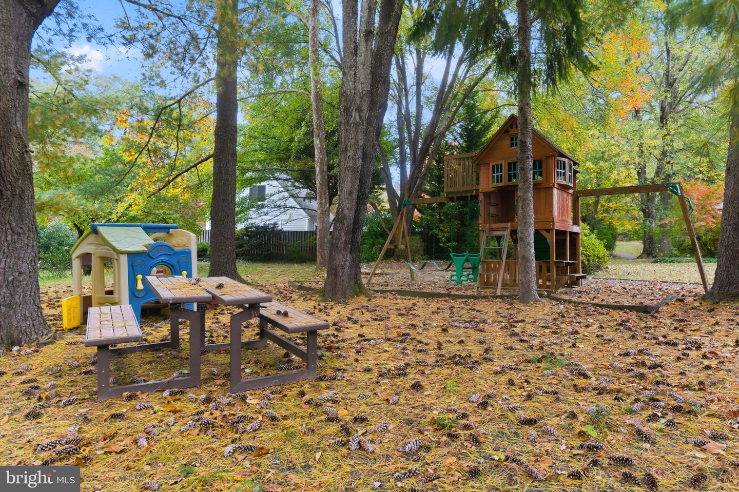 11309 GATESBOROUGH LN, RESTON, Virginia 20191, 3 Bedrooms Bedrooms, 5 Rooms Rooms,2 BathroomsBathrooms,Residential,For sale,11309 GATESBOROUGH LN,VAFX2276082 MLS # VAFX2276082