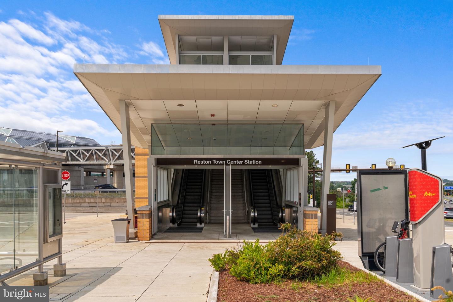 11309 GATESBOROUGH LN, RESTON, Virginia 20191, 3 Bedrooms Bedrooms, 5 Rooms Rooms,2 BathroomsBathrooms,Residential,For sale,11309 GATESBOROUGH LN,VAFX2276082 MLS # VAFX2276082