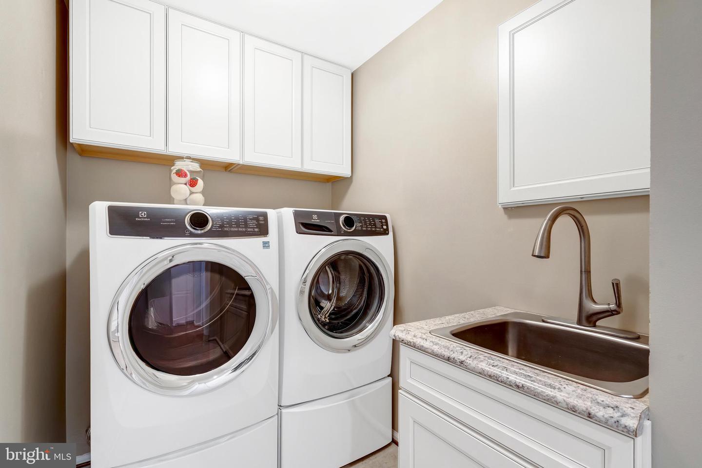 1332 CARPERS FARM WAY, VIENNA, Virginia 22182, 5 Bedrooms Bedrooms, ,3 BathroomsBathrooms,Residential,For sale,1332 CARPERS FARM WAY,VAFX2276094 MLS # VAFX2276094 1332 CARPERS FARM WAY, VIENNA, Virginia 22182, 5 Bedrooms Bedrooms, ,3 BathroomsBathrooms,Residential,For sale,1332 CARPERS FARM WAY,VAFX2276094 MLS # VAFX2276094