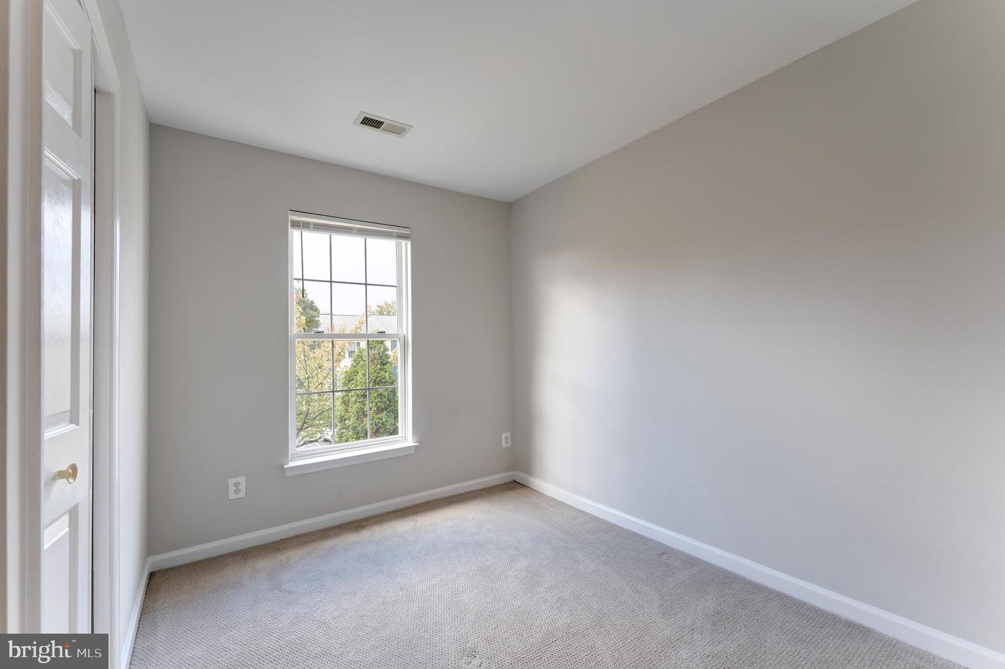 23032 POTOMAC HILL SQ, STERLING, Virginia 20166, 4 Bedrooms Bedrooms, ,3 BathroomsBathrooms,Residential,For sale,23032 POTOMAC HILL SQ,VALO2109624 MLS # VALO2109624