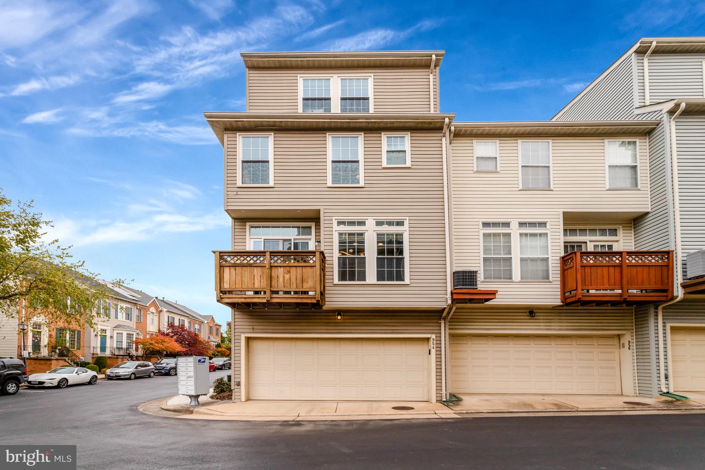 954 HARRISON CIR, ALEXANDRIA, Virginia 22304, 2 Bedrooms Bedrooms, ,2 BathroomsBathrooms,Residential,For sale,954 HARRISON CIR,VAAX2051202 MLS # VAAX2051202