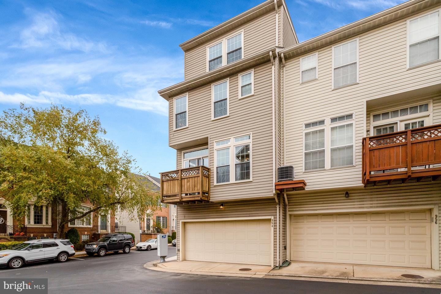 954 HARRISON CIR, ALEXANDRIA, Virginia 22304, 2 Bedrooms Bedrooms, ,2 BathroomsBathrooms,Residential,For sale,954 HARRISON CIR,VAAX2051202 MLS # VAAX2051202