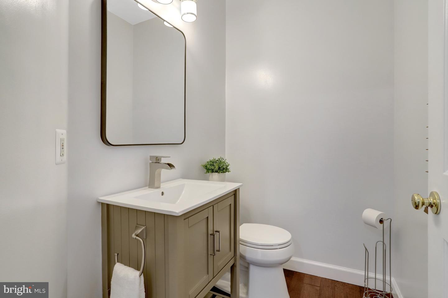 954 HARRISON CIR, ALEXANDRIA, Virginia 22304, 2 Bedrooms Bedrooms, ,2 BathroomsBathrooms,Residential,For sale,954 HARRISON CIR,VAAX2051202 MLS # VAAX2051202