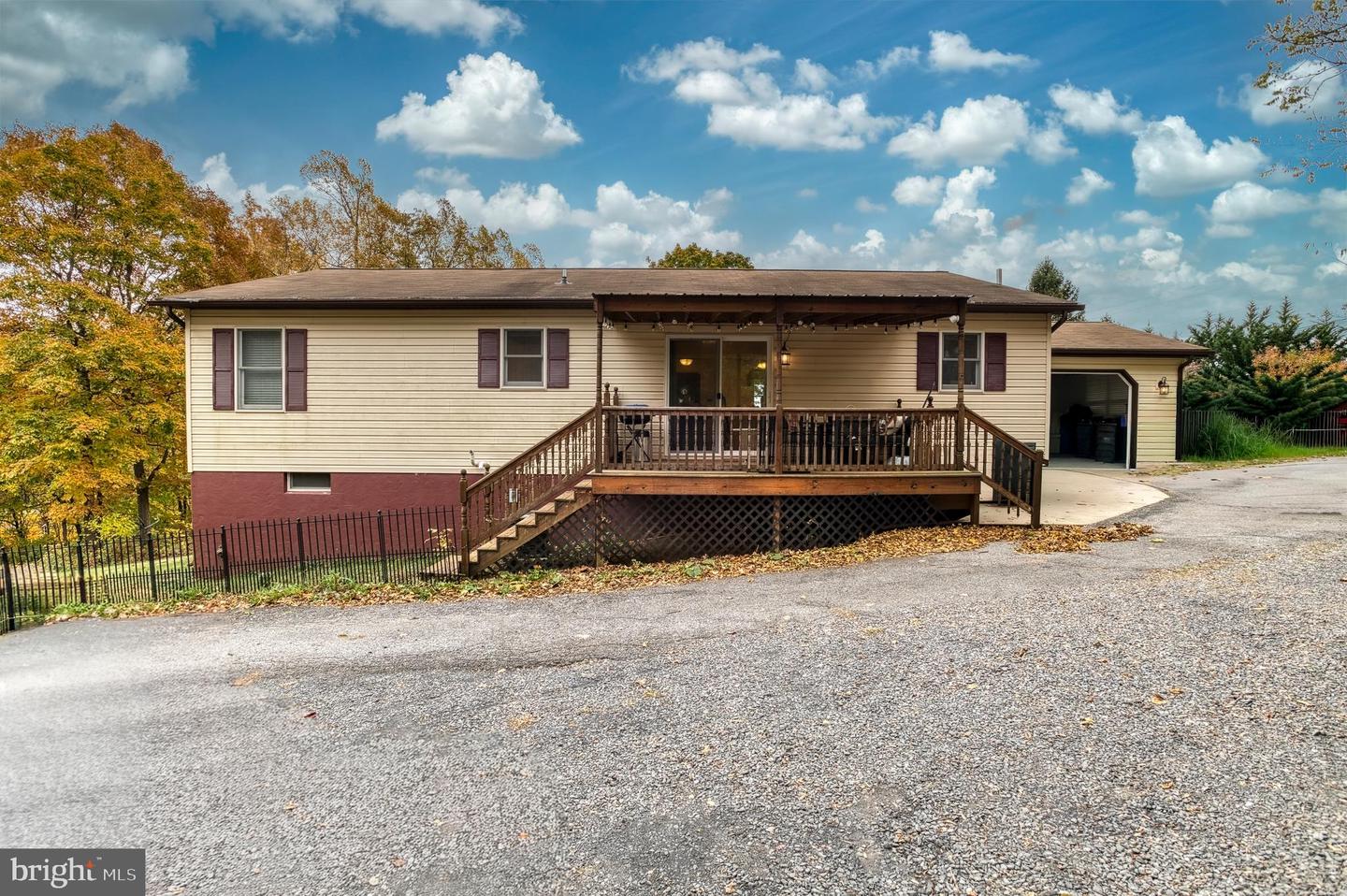 7 RED HAVEN LN, CHESTER GAP, Virginia 22623, 3 Bedrooms Bedrooms, 8 Rooms Rooms,2 BathroomsBathrooms,Residential,For sale,7 RED HAVEN LN,VARP2002358 MLS # VARP2002358