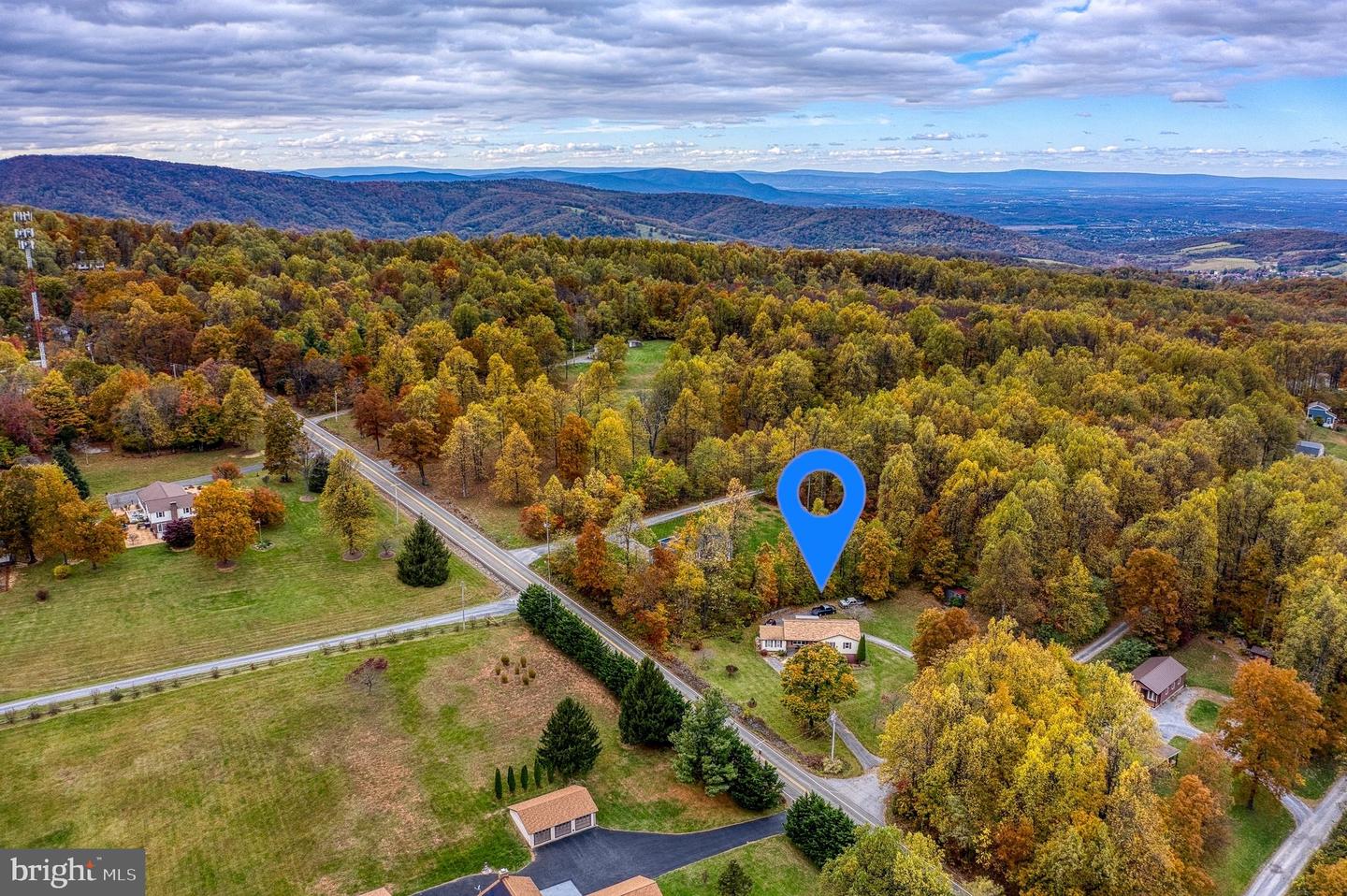 7 RED HAVEN LN, CHESTER GAP, Virginia 22623, 3 Bedrooms Bedrooms, 8 Rooms Rooms,2 BathroomsBathrooms,Residential,For sale,7 RED HAVEN LN,VARP2002358 MLS # VARP2002358