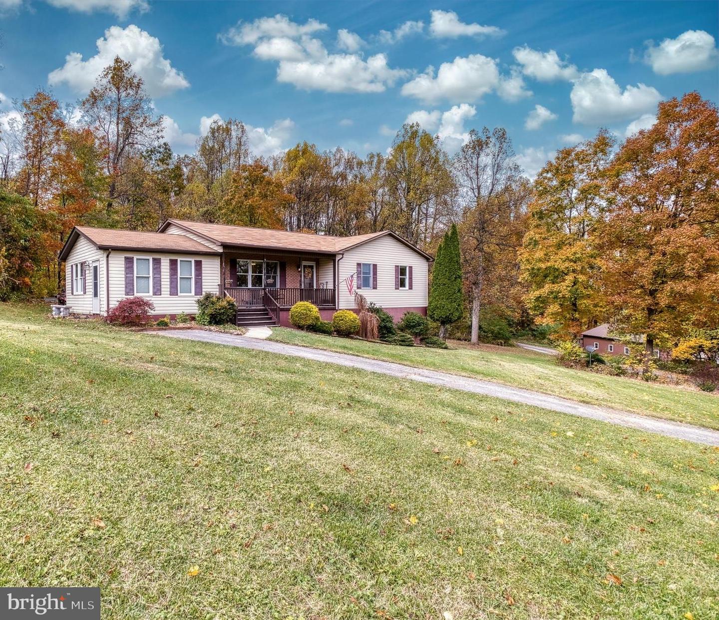 7 RED HAVEN LN, CHESTER GAP, Virginia 22623, 3 Bedrooms Bedrooms, 8 Rooms Rooms,2 BathroomsBathrooms,Residential,For sale,7 RED HAVEN LN,VARP2002358 MLS # VARP2002358