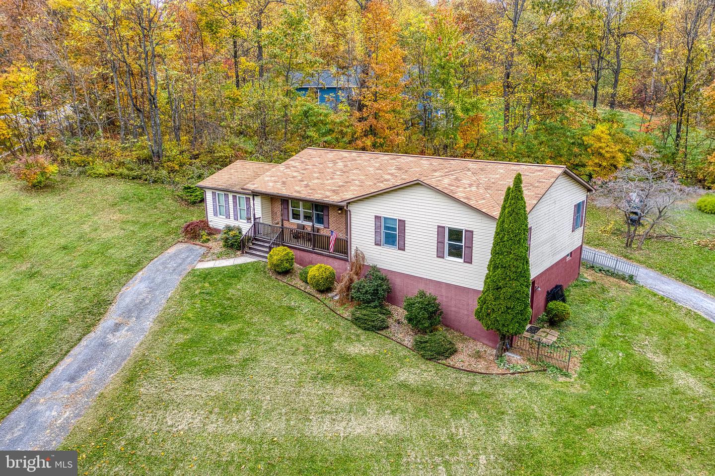 7 RED HAVEN LN, CHESTER GAP, Virginia 22623, 3 Bedrooms Bedrooms, 8 Rooms Rooms,2 BathroomsBathrooms,Residential,For sale,7 RED HAVEN LN,VARP2002358 MLS # VARP2002358