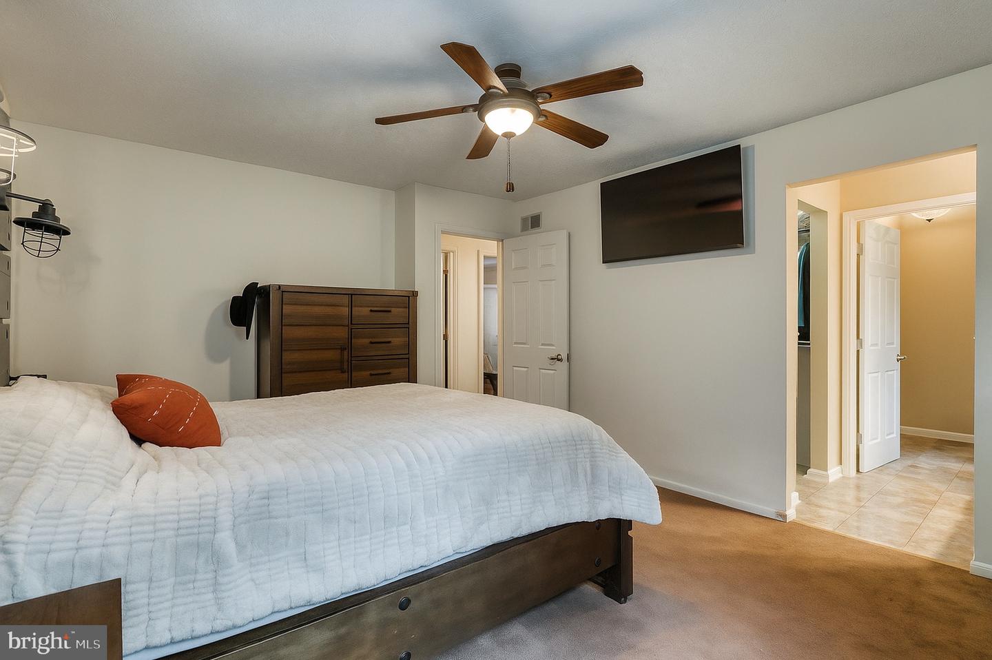 7 RED HAVEN LN, CHESTER GAP, Virginia 22623, 3 Bedrooms Bedrooms, 8 Rooms Rooms,2 BathroomsBathrooms,Residential,For sale,7 RED HAVEN LN,VARP2002358 MLS # VARP2002358