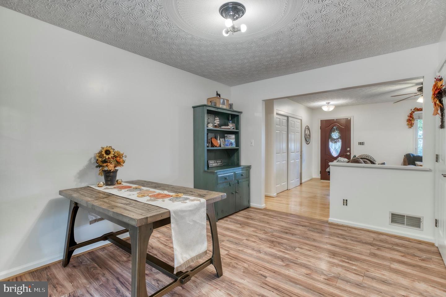 7 RED HAVEN LN, CHESTER GAP, Virginia 22623, 3 Bedrooms Bedrooms, 8 Rooms Rooms,2 BathroomsBathrooms,Residential,For sale,7 RED HAVEN LN,VARP2002358 MLS # VARP2002358