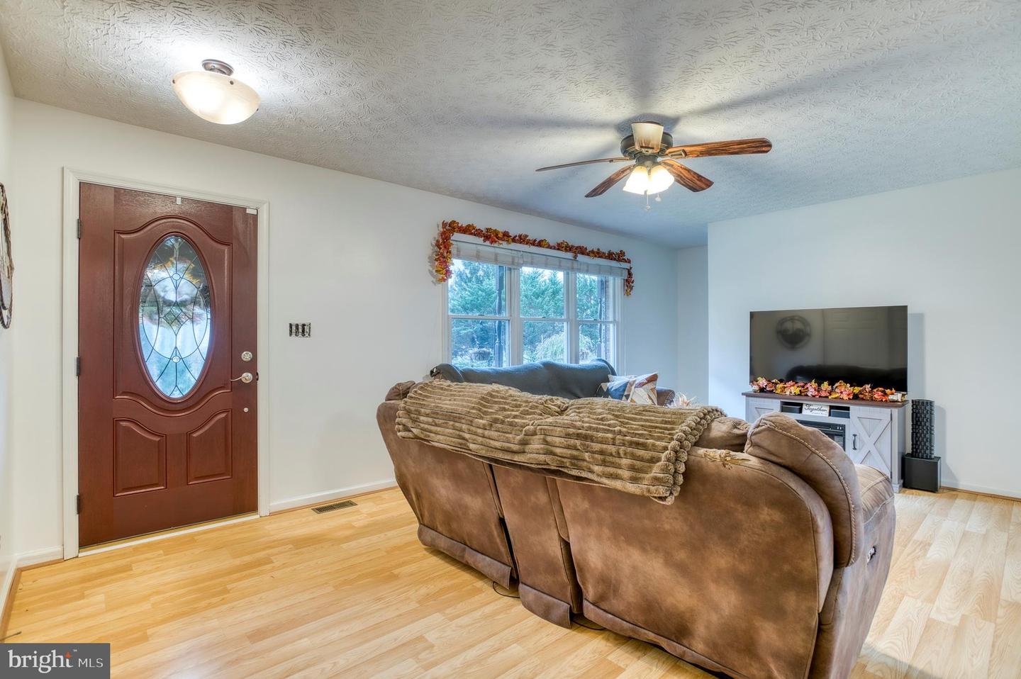 7 RED HAVEN LN, CHESTER GAP, Virginia 22623, 3 Bedrooms Bedrooms, 8 Rooms Rooms,2 BathroomsBathrooms,Residential,For sale,7 RED HAVEN LN,VARP2002358 MLS # VARP2002358