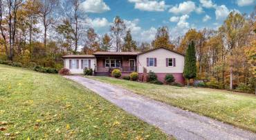 7 RED HAVEN LN, CHESTER GAP, Virginia 22623, 3 Bedrooms Bedrooms, 8 Rooms Rooms,2 BathroomsBathrooms,Residential,For sale,7 RED HAVEN LN,VARP2002358 MLS # VARP2002358