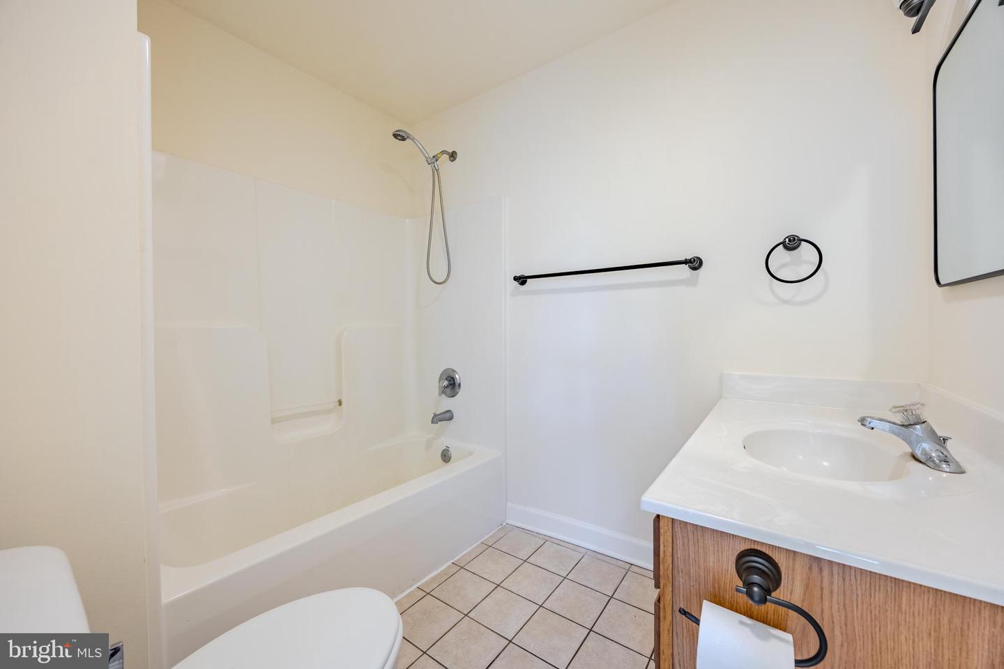 405 1/2 ELM ST, WINCHESTER, Virginia 22601, 3 Bedrooms Bedrooms, ,2 BathroomsBathrooms,Residential,For sale,405 1/2 ELM ST,VAWI2009354 MLS # VAWI2009354