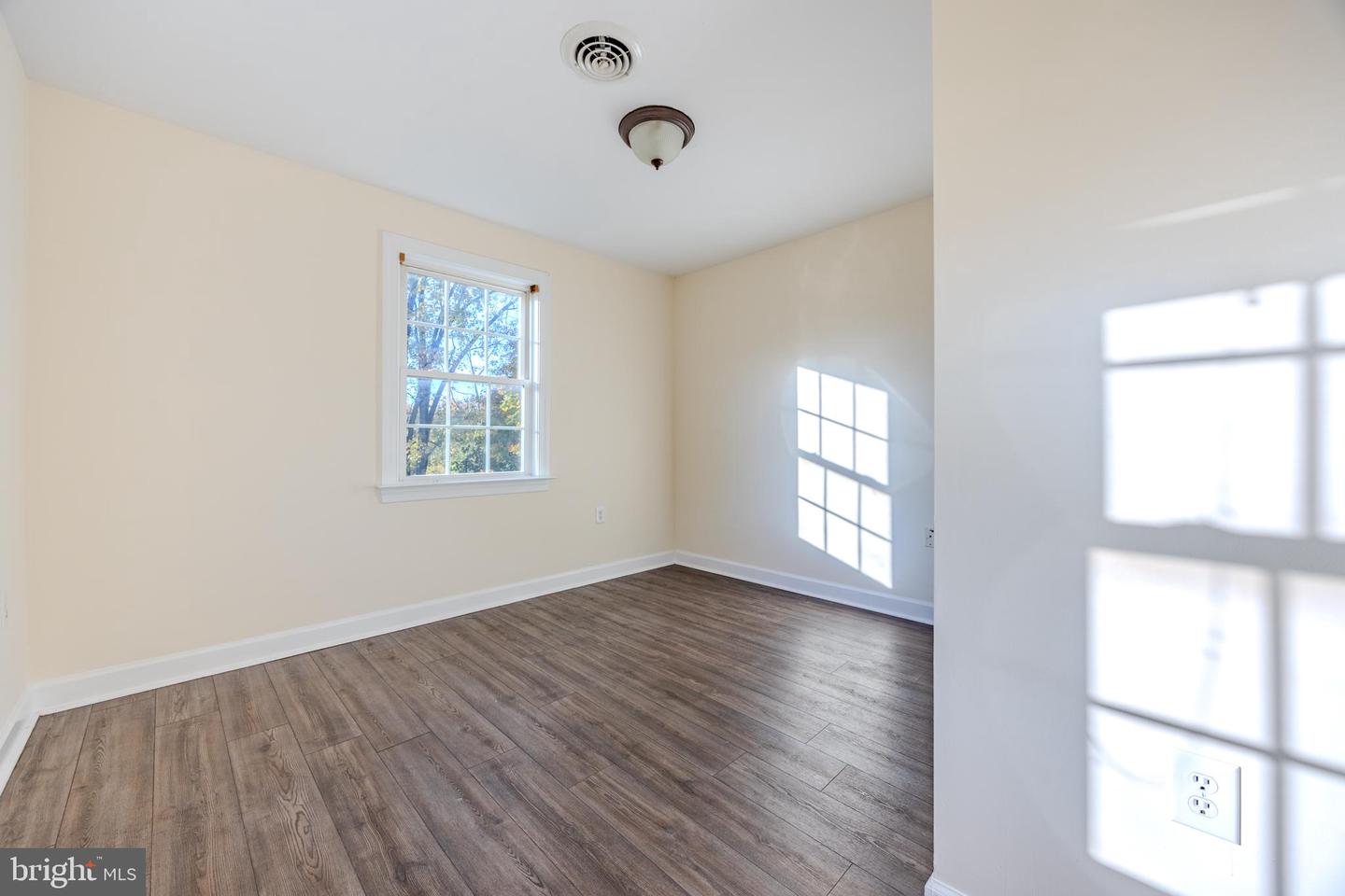 405 1/2 ELM ST, WINCHESTER, Virginia 22601, 3 Bedrooms Bedrooms, ,2 BathroomsBathrooms,Residential,For sale,405 1/2 ELM ST,VAWI2009354 MLS # VAWI2009354