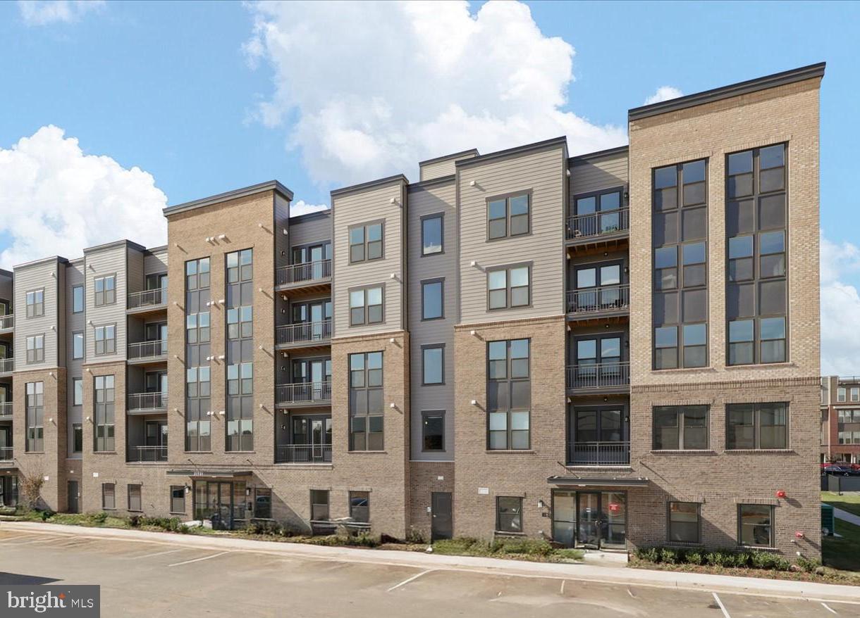 21731 DOVEKIE TER #205, ASHBURN, Virginia 20147, 2 Bedrooms Bedrooms, ,2 BathroomsBathrooms,Residential,For sale,21731 DOVEKIE TER #205,VALO2109836 MLS # VALO2109836