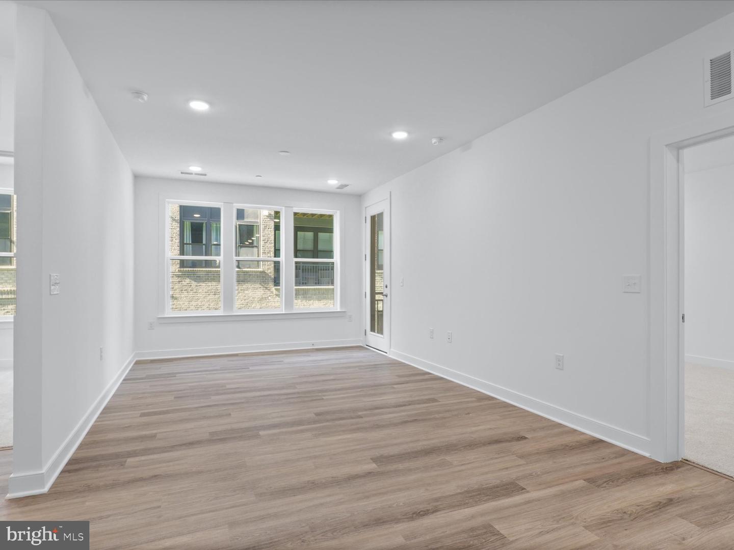 21731 DOVEKIE TER #205, ASHBURN, Virginia 20147, 2 Bedrooms Bedrooms, ,2 BathroomsBathrooms,Residential,For sale,21731 DOVEKIE TER #205,VALO2109836 MLS # VALO2109836