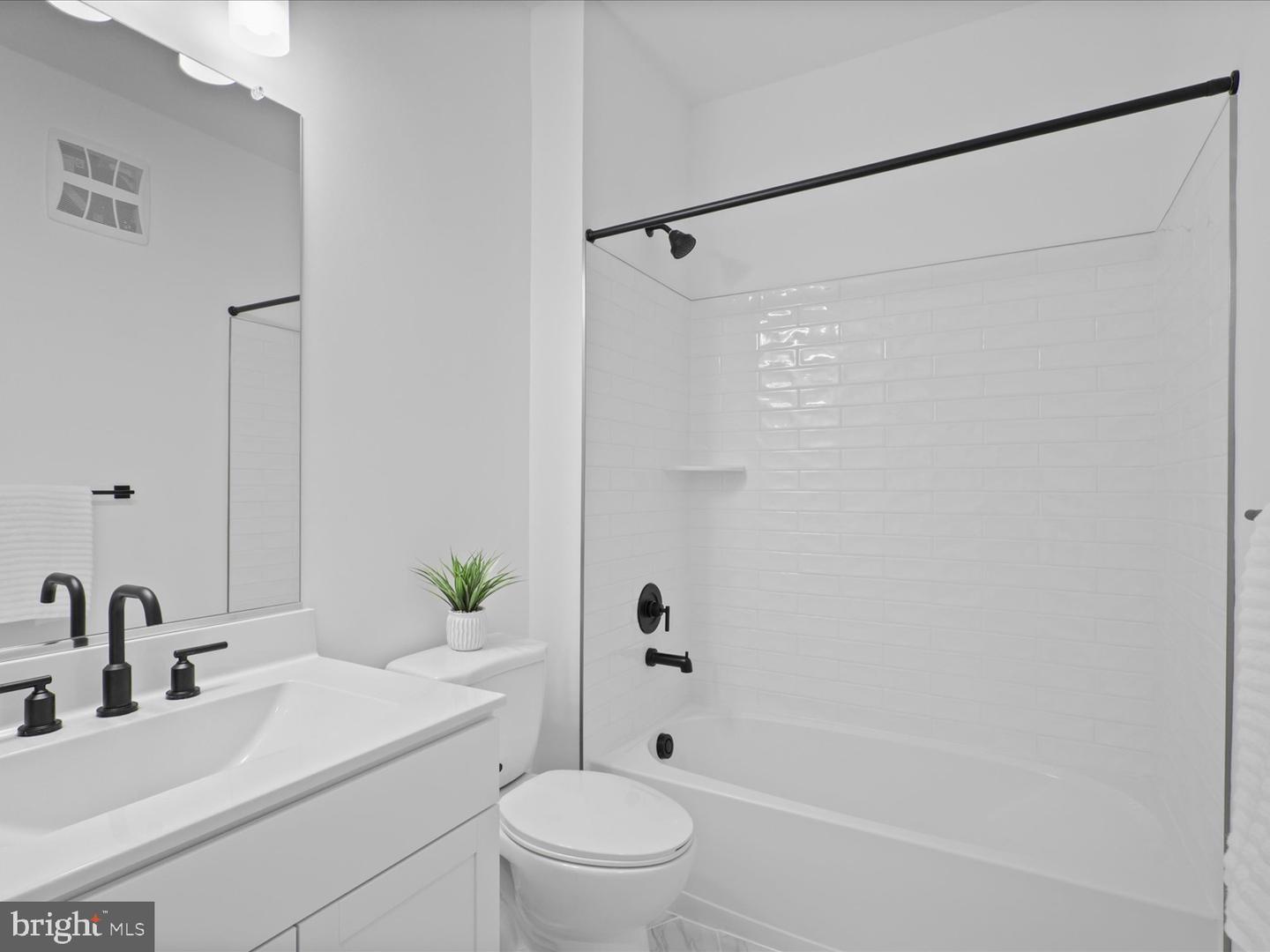 21731 DOVEKIE TER #205, ASHBURN, Virginia 20147, 2 Bedrooms Bedrooms, ,2 BathroomsBathrooms,Residential,For sale,21731 DOVEKIE TER #205,VALO2109836 MLS # VALO2109836