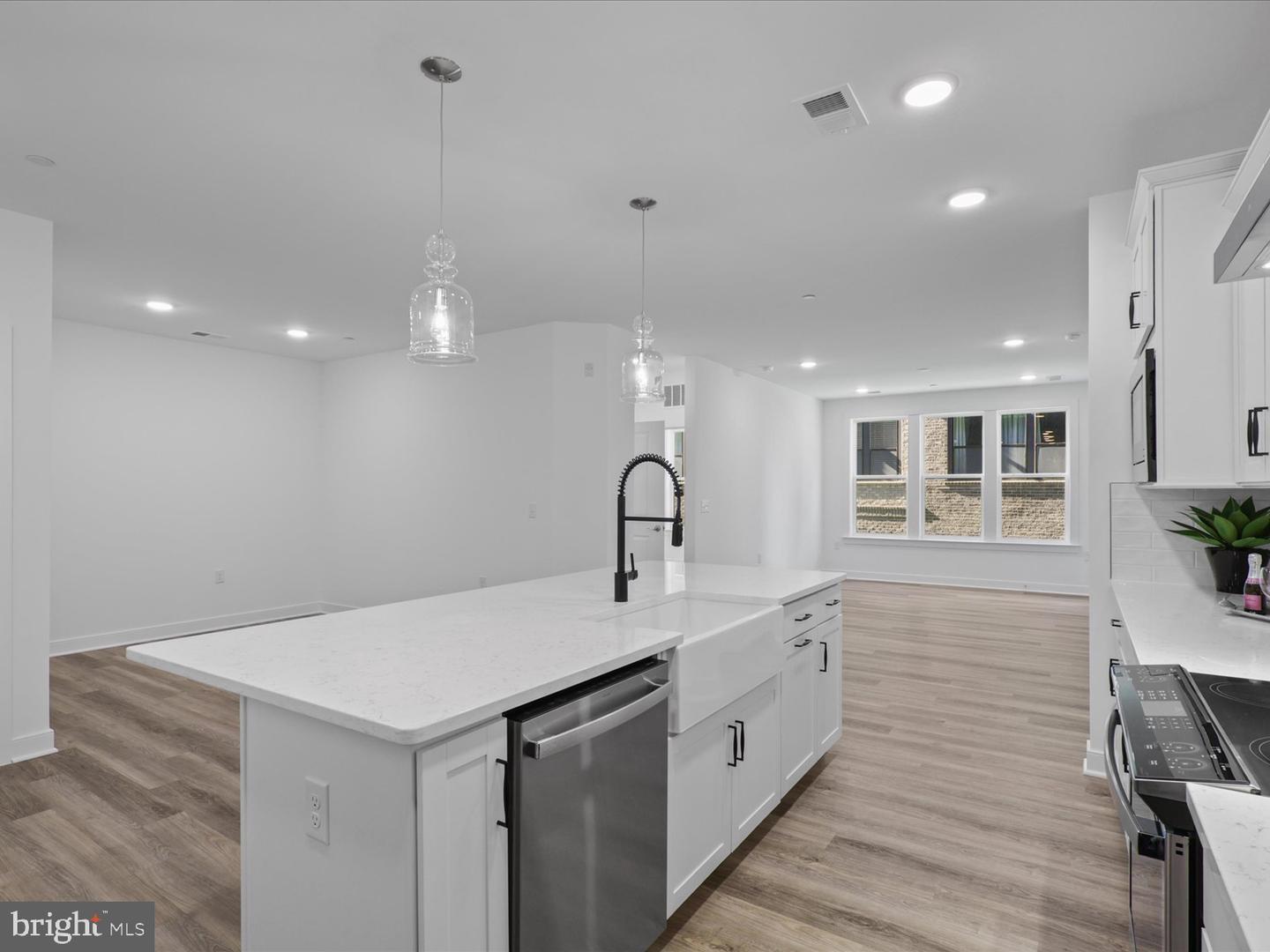 21731 DOVEKIE TER #205, ASHBURN, Virginia 20147, 2 Bedrooms Bedrooms, ,2 BathroomsBathrooms,Residential,For sale,21731 DOVEKIE TER #205,VALO2109836 MLS # VALO2109836