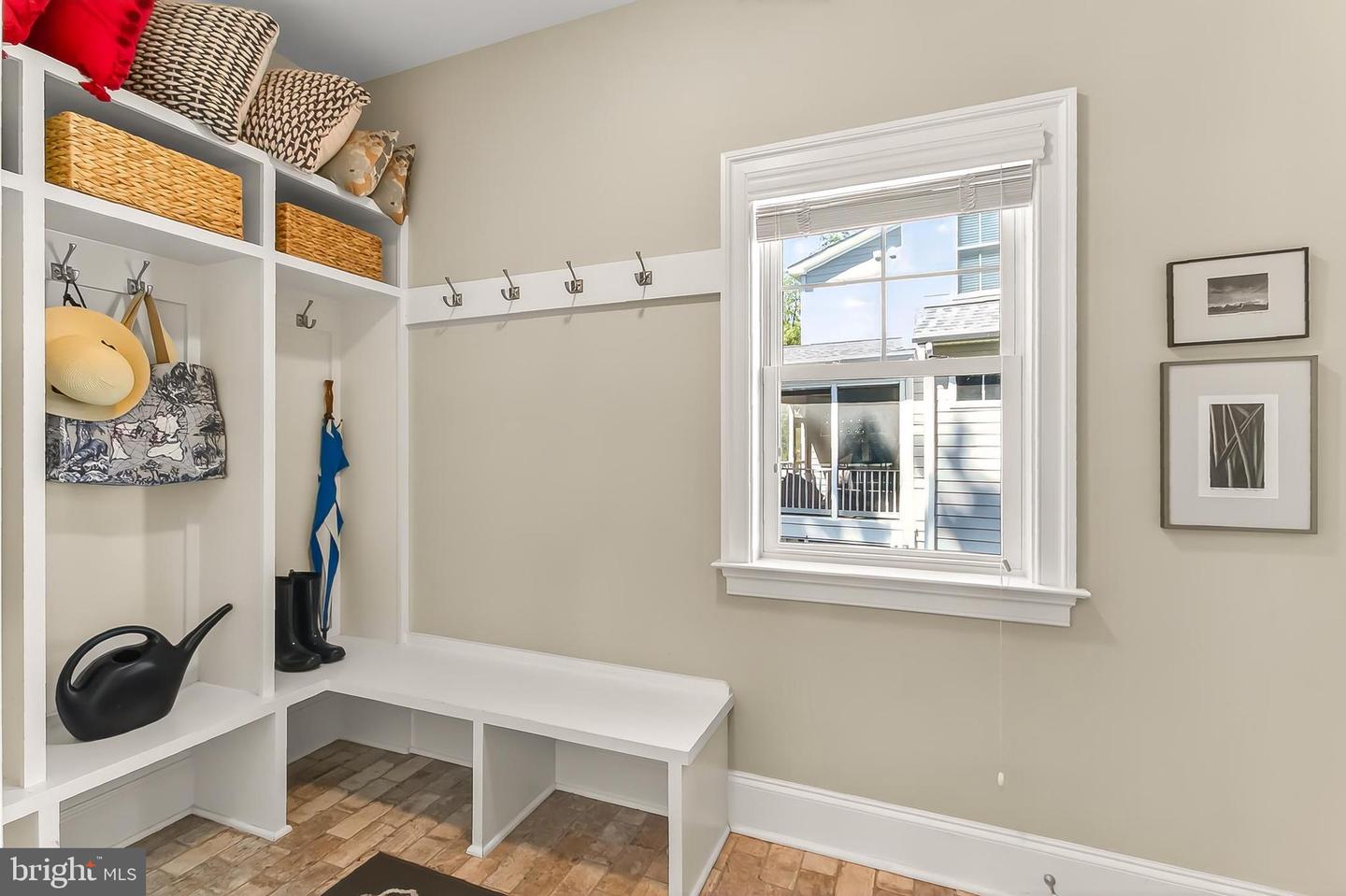 1203 WARE ST SW, VIENNA, Virginia 22180, 5 Bedrooms Bedrooms, ,4 BathroomsBathrooms,Residential,For sale,1203 WARE ST SW,VAFX2276754 MLS # VAFX2276754