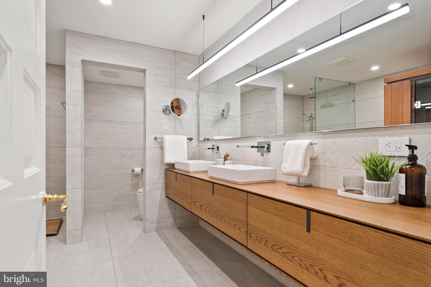 1914 35TH ST NW, WASHINGTON, District Of Columbia 20007, 4 Bedrooms Bedrooms, ,4 BathroomsBathrooms,Residential,For sale,1914 35TH ST NW,DCDC2229436 MLS # DCDC2229436