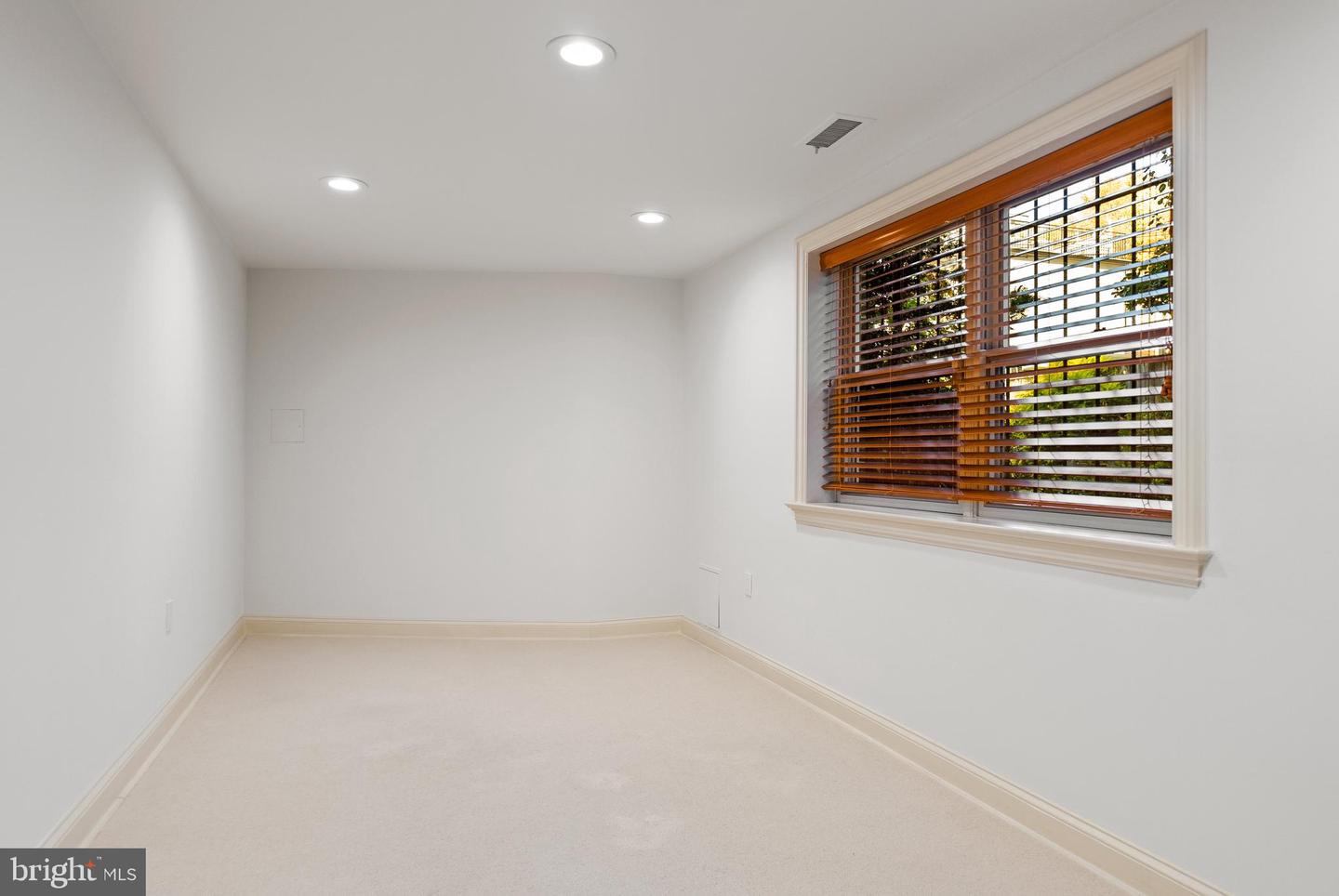 1914 35TH ST NW, WASHINGTON, District Of Columbia 20007, 4 Bedrooms Bedrooms, ,4 BathroomsBathrooms,Residential,For sale,1914 35TH ST NW,DCDC2229436 MLS # DCDC2229436