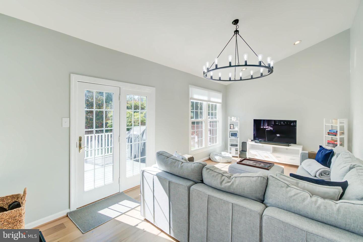 6617 MORNING RIDE CIR, ALEXANDRIA, Virginia 22315, 3 Bedrooms Bedrooms, ,2 BathroomsBathrooms,Residential,For sale,6617 MORNING RIDE CIR,VAFX2276840 MLS # VAFX2276840 6617 MORNING RIDE CIR, ALEXANDRIA, Virginia 22315, 3 Bedrooms Bedrooms, ,2 BathroomsBathrooms,Residential,For sale,6617 MORNING RIDE CIR,VAFX2276840 MLS # VAFX2276840