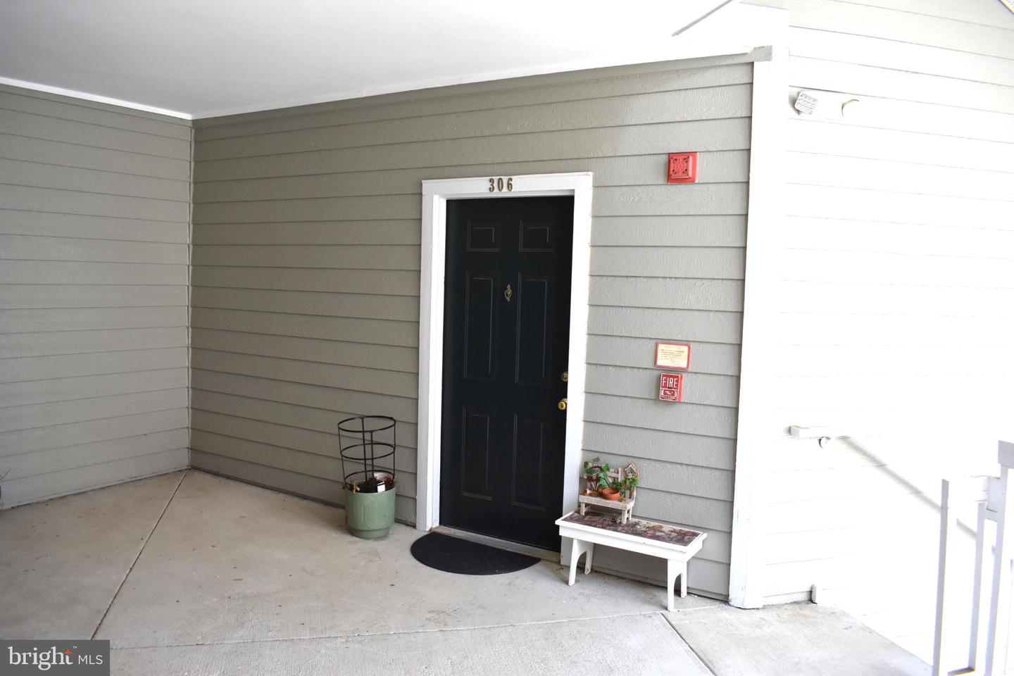 4413 FAIR STONE DR #306, FAIRFAX, Virginia 22033, 2 Bedrooms Bedrooms, 6 Rooms Rooms,2 BathroomsBathrooms,Residential,For sale,4413 FAIR STONE DR #306,VAFX2276880 MLS # VAFX2276880