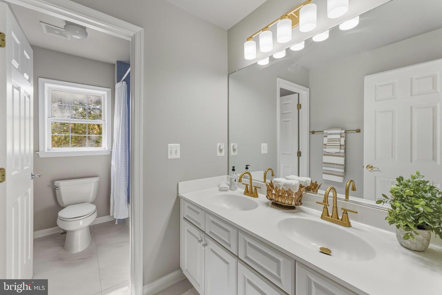 16830 TIDEWATER CT, WOODBRIDGE, Virginia 22191, 5 Bedrooms Bedrooms, ,3 BathroomsBathrooms,Residential,For sale,16830 TIDEWATER CT,VAPW2106948 MLS # VAPW2106948