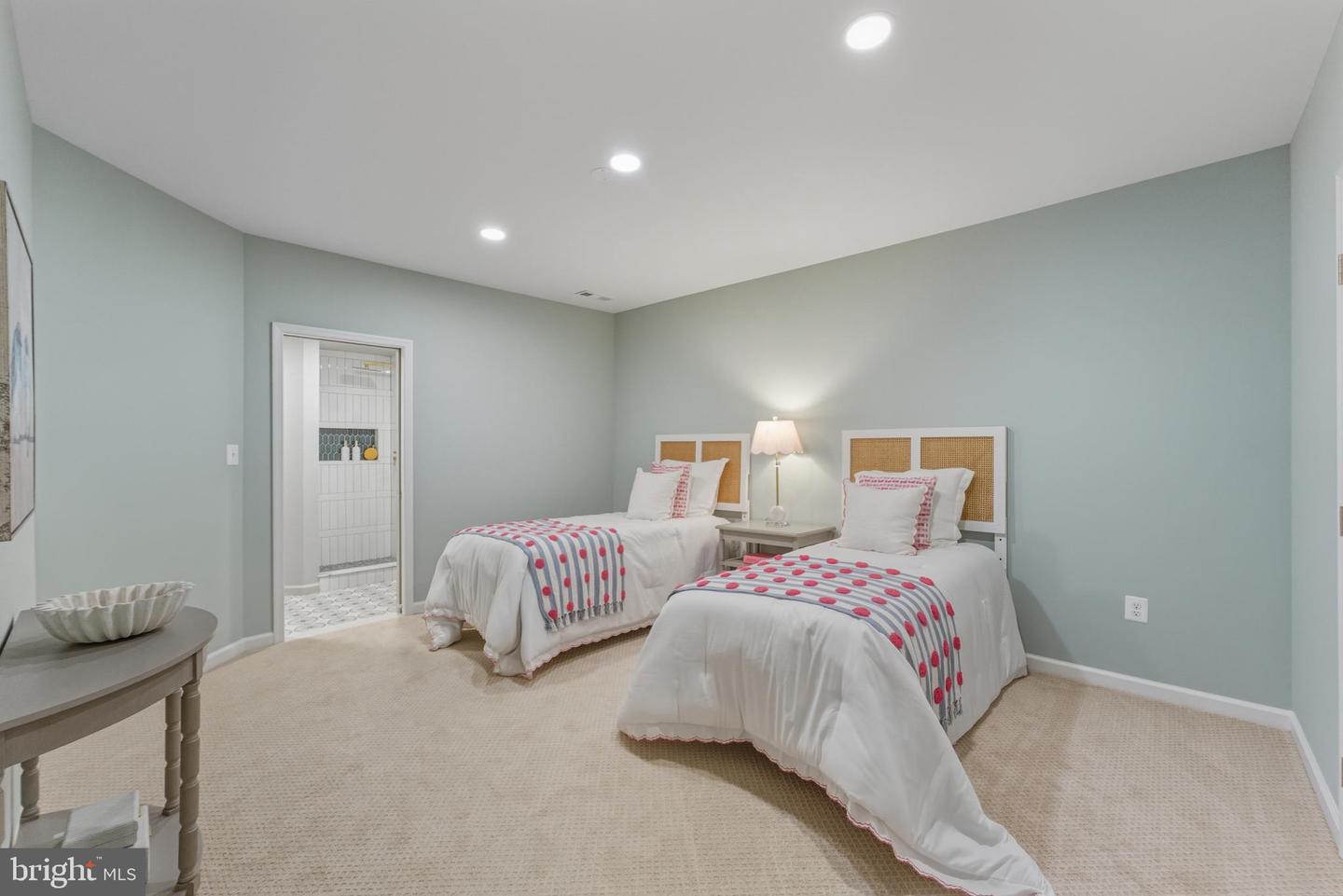 16830 TIDEWATER CT, WOODBRIDGE, Virginia 22191, 5 Bedrooms Bedrooms, ,3 BathroomsBathrooms,Residential,For sale,16830 TIDEWATER CT,VAPW2106948 MLS # VAPW2106948