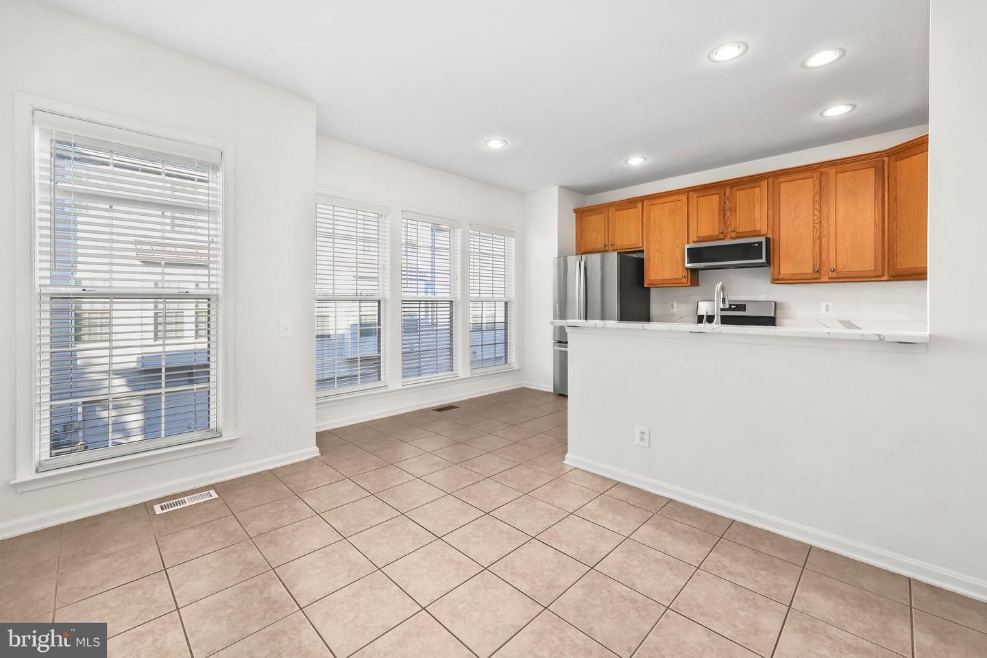 5096 VILLAGE FOUNTAIN PL, CENTREVILLE, Virginia 20120, 3 Bedrooms Bedrooms, ,2 BathroomsBathrooms,Residential,For sale,5096 VILLAGE FOUNTAIN PL,VAFX2276518 MLS # VAFX2276518