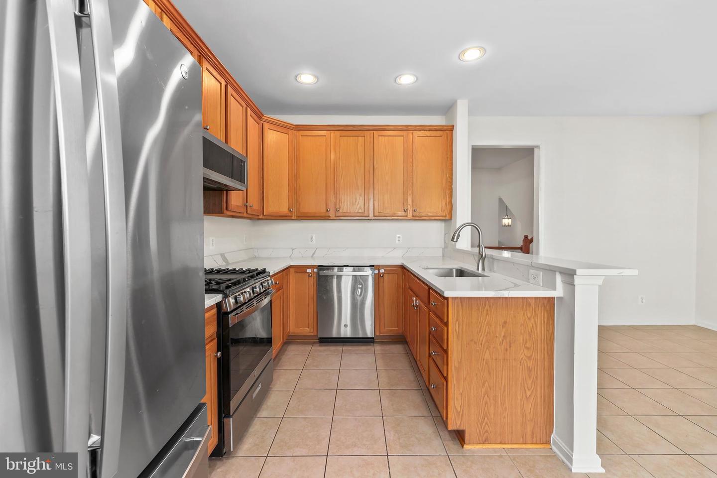 5096 VILLAGE FOUNTAIN PL, CENTREVILLE, Virginia 20120, 3 Bedrooms Bedrooms, ,2 BathroomsBathrooms,Residential,For sale,5096 VILLAGE FOUNTAIN PL,VAFX2276518 MLS # VAFX2276518