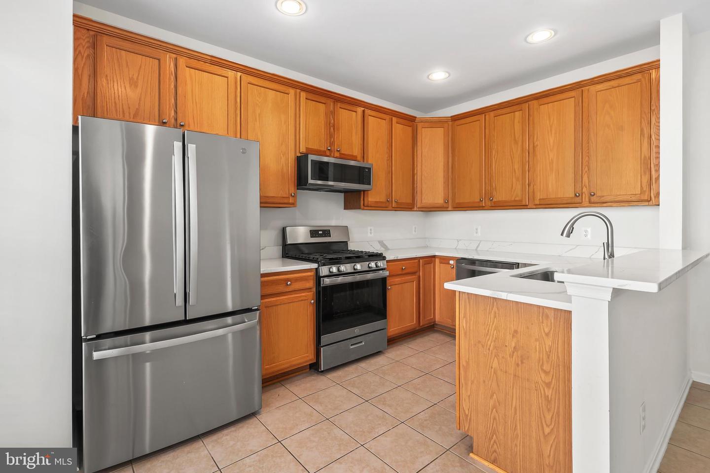 5096 VILLAGE FOUNTAIN PL, CENTREVILLE, Virginia 20120, 3 Bedrooms Bedrooms, ,2 BathroomsBathrooms,Residential,For sale,5096 VILLAGE FOUNTAIN PL,VAFX2276518 MLS # VAFX2276518