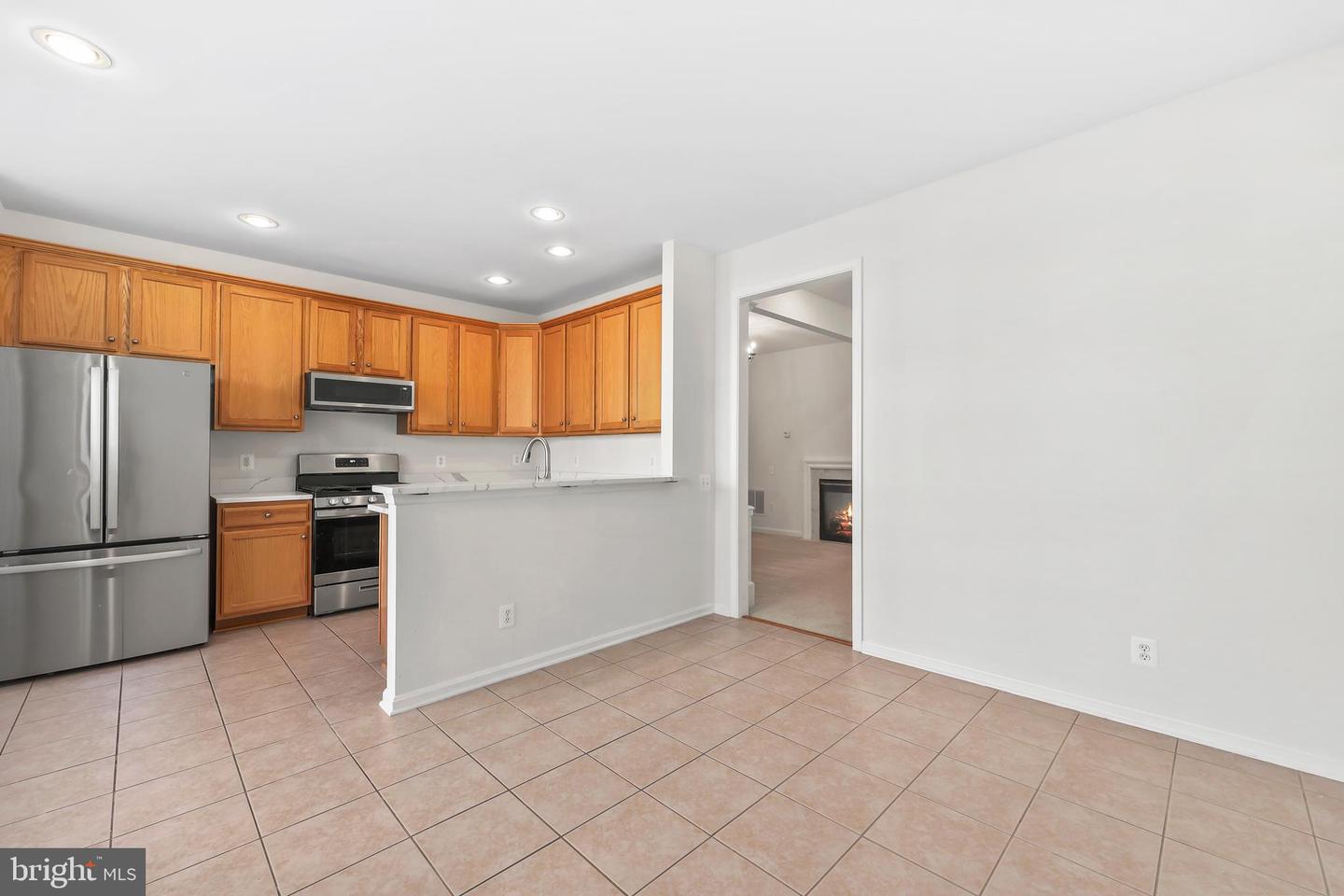 5096 VILLAGE FOUNTAIN PL, CENTREVILLE, Virginia 20120, 3 Bedrooms Bedrooms, ,2 BathroomsBathrooms,Residential,For sale,5096 VILLAGE FOUNTAIN PL,VAFX2276518 MLS # VAFX2276518