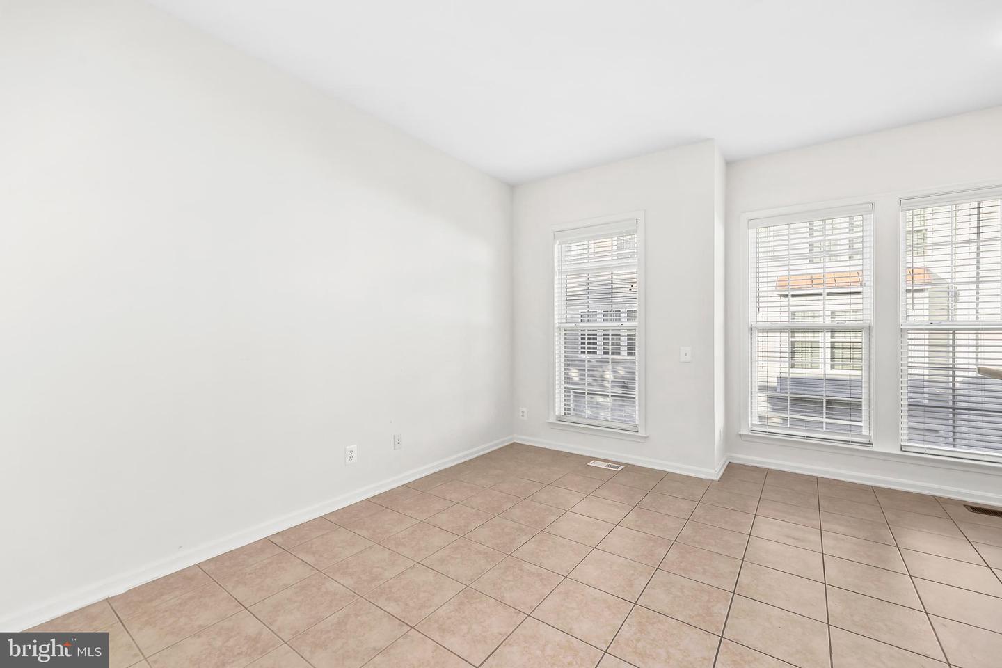 5096 VILLAGE FOUNTAIN PL, CENTREVILLE, Virginia 20120, 3 Bedrooms Bedrooms, ,2 BathroomsBathrooms,Residential,For sale,5096 VILLAGE FOUNTAIN PL,VAFX2276518 MLS # VAFX2276518