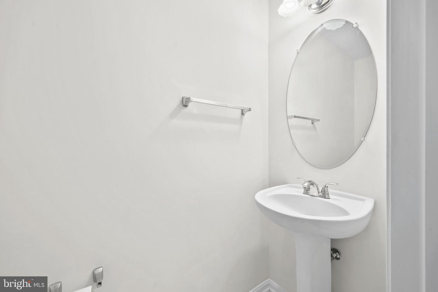 5096 VILLAGE FOUNTAIN PL, CENTREVILLE, Virginia 20120, 3 Bedrooms Bedrooms, ,2 BathroomsBathrooms,Residential,For sale,5096 VILLAGE FOUNTAIN PL,VAFX2276518 MLS # VAFX2276518