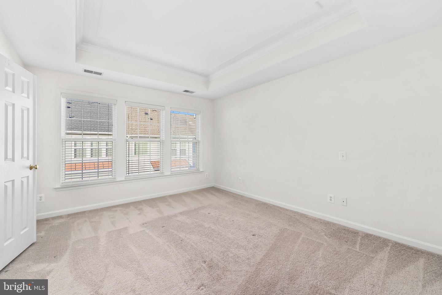 5096 VILLAGE FOUNTAIN PL, CENTREVILLE, Virginia 20120, 3 Bedrooms Bedrooms, ,2 BathroomsBathrooms,Residential,For sale,5096 VILLAGE FOUNTAIN PL,VAFX2276518 MLS # VAFX2276518