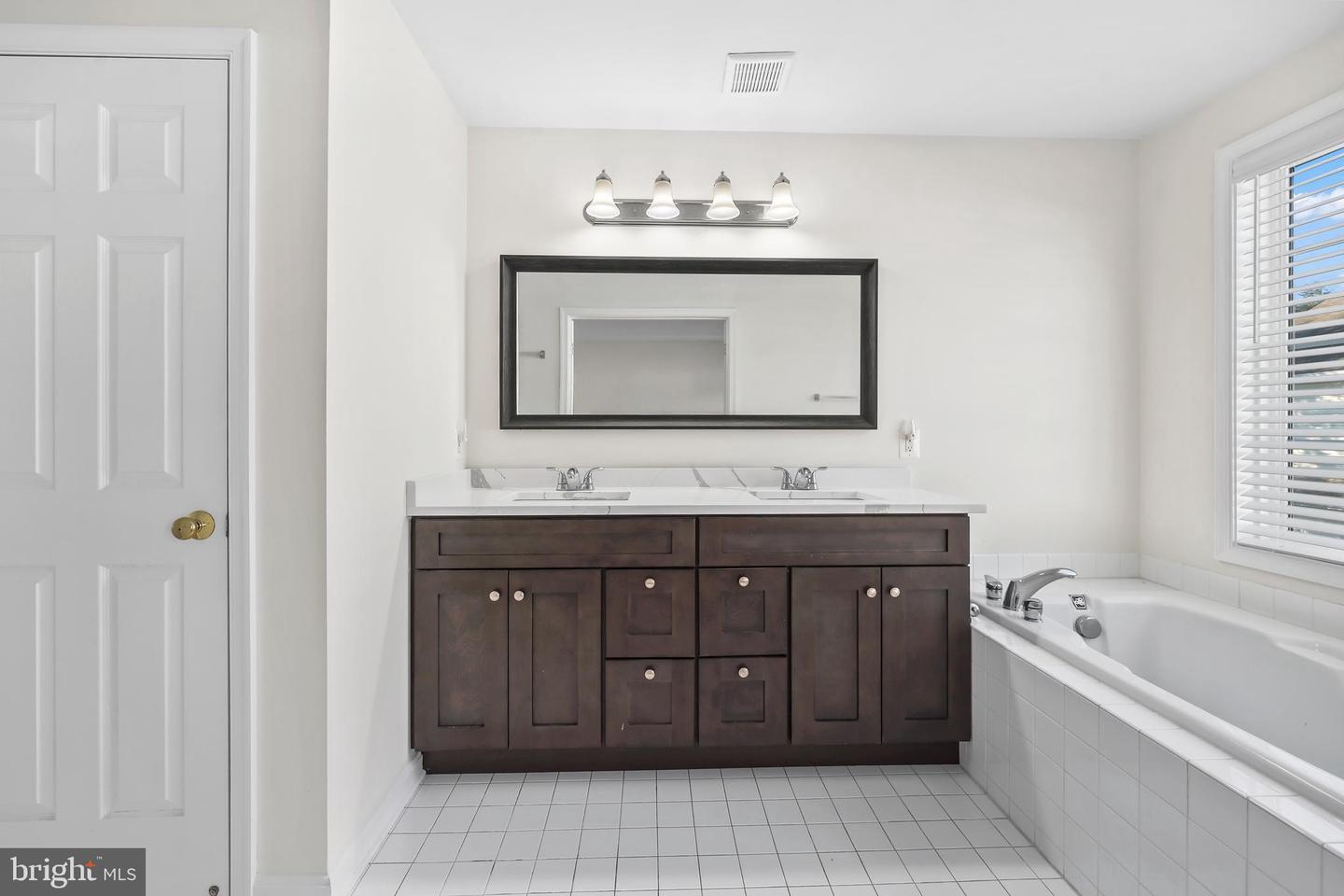 5096 VILLAGE FOUNTAIN PL, CENTREVILLE, Virginia 20120, 3 Bedrooms Bedrooms, ,2 BathroomsBathrooms,Residential,For sale,5096 VILLAGE FOUNTAIN PL,VAFX2276518 MLS # VAFX2276518