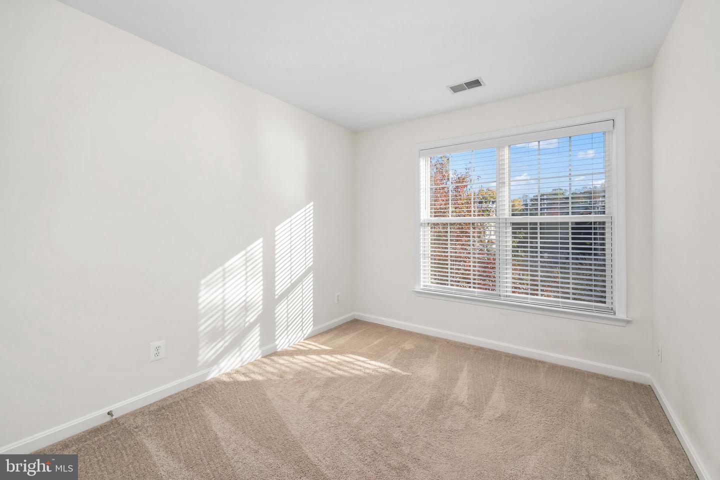 5096 VILLAGE FOUNTAIN PL, CENTREVILLE, Virginia 20120, 3 Bedrooms Bedrooms, ,2 BathroomsBathrooms,Residential,For sale,5096 VILLAGE FOUNTAIN PL,VAFX2276518 MLS # VAFX2276518