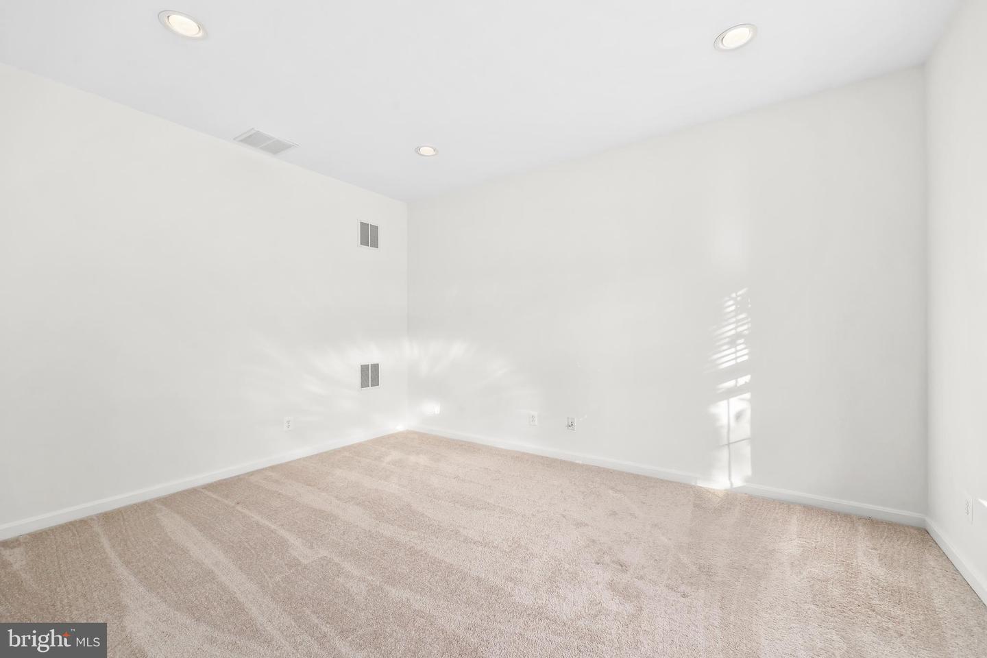 5096 VILLAGE FOUNTAIN PL, CENTREVILLE, Virginia 20120, 3 Bedrooms Bedrooms, ,2 BathroomsBathrooms,Residential,For sale,5096 VILLAGE FOUNTAIN PL,VAFX2276518 MLS # VAFX2276518